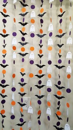 Dekorasi Halloween, Halloween Party Decor Diy, Halloween Decor Diy, Circle Garland, Easy Diy Halloween Decorations, Hallowen Ideas, Halloween Paper Crafts, Casa Halloween, Homemade Halloween Decorations