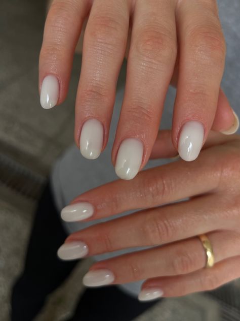 Ongles de mariee ou demoiselle dhonneur blanc laiteux, classe et intemporel 🤍 #aesthetic #nails #ongles #manucure #russianmanicure Nail Blanc, Nails Court, Nails Blanc Lait, Ongles Blanc Laiteux Nail Art, Demi Permanent, Ongles Nails, Wedding Nails, Glow Up?, Short Nails