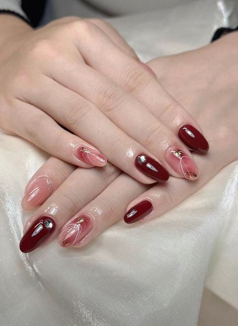 Nail Gel Simple, Nail Art Maroon Elegant, Nailart Merah Maroon, Nail Art Maroon Simple, Nail Art Elegant Classy Beautiful, Nail Art Merah Maroon, Nailart Simple Elegant, Nail Art Simple Elegant Natural, Nailart Maroon