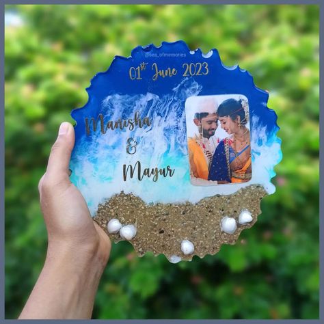 Infinite like the ocean 🌊 ♾️ Gift your loved ones this customised frame ❤️ Dm or WhatsApp on 9022994587 for orders 📥 Resin - @fenkraft.art.resin Metal stickers - @tulsi_resinstore . . (Resin frame, couple photo frame, customised gifts, ocean theme photo frame, ocean resin art, ocean, sea, waves, gift ideas, anniversary gift ideas, wedding gifts, birthday gift ideas, resin art, pune, Mumbai, Maharashtra) Resin Anniversary Gift Ideas, Resin Photo Frame Ideas, Resin Art Photo Frame, Couple Photo Frame, Gift Ideas Anniversary, Resin Photo Frame, Ocean Resin Art, Resin Inspiration, Metal Stickers