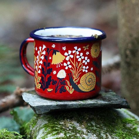 Phoebe Wahl, Cup Decorating, White Kitchen Decor, Kitchen Decor Ideas, Country Kitchen Decor, Enamel Mug, Cool Mugs, Pottery Painting, Cute Mugs