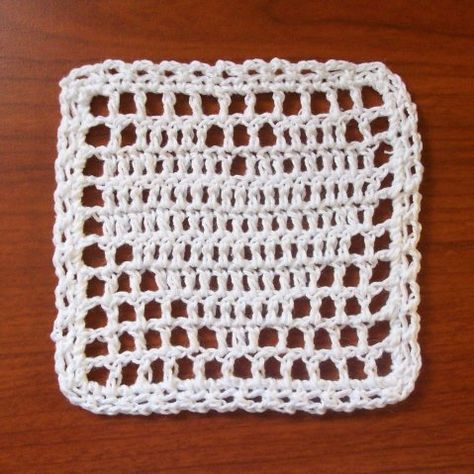 Filet Heart Coaster/Square ~ FREE Crochet Pattern Coaster Patterns, Crochet Valentine Patterns, Heart Coaster, Crochet Patterns Filet, Crochet Hearts, Gilet Crochet, Crochet Geek, Crochet Dishcloth, Amazing Crochet