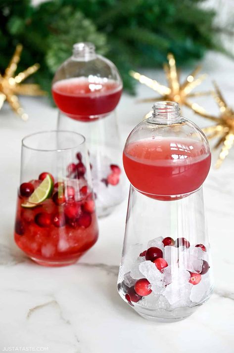 Christmas Margarita Miseltoe Margaritas, Christmas Spicy Margarita, Snow Globe Margarita, Snowglobe Margarita, Mistletoe Margaritas Recipe, Cocktail Ornaments, Christmas Margarita Recipe, Cranberry Margarita Recipe, Christmas Martinis