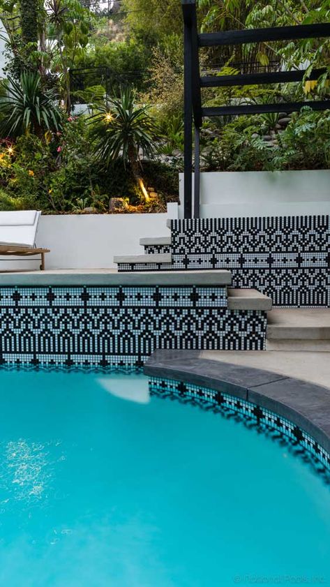 Compacted Gravel, Bbq Counter, Decorative Pool Tiles, Pool Design Modern, Pool Tile Designs, Cheap Pool, Pool Remodel, Round Pool, Pool Tiles