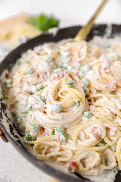 Salty and crispy pancetta pairs with a parmesan cream sauce then gets a vibrant green peas. A delicious creamy pasta dinner. Pasta Peas And Bacon, Creamy Pasta And Peas, Chicken Alfredo With Peas, Creamy Pasta Dinner, Peas And Pancetta, Pea Pasta, Prosciutto Pasta, Pancetta Recipes, Crispy Pancetta