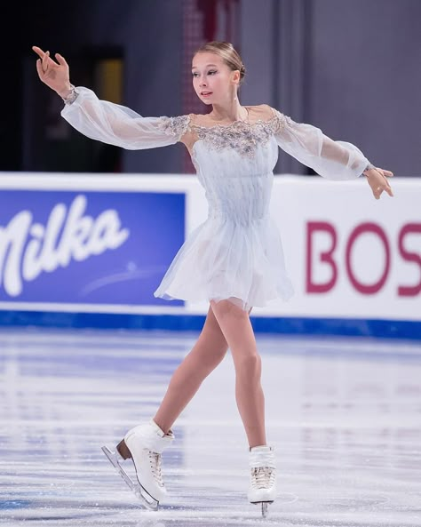 White Figure Skating Dress, Competition Skating Dress, Figure Skating Competition Dresses, Figure Ice Skates, Figure Skating Outfits, Ice Skating Outfit, White Figures, Figure Skating Costumes, Ice Skating Dresses