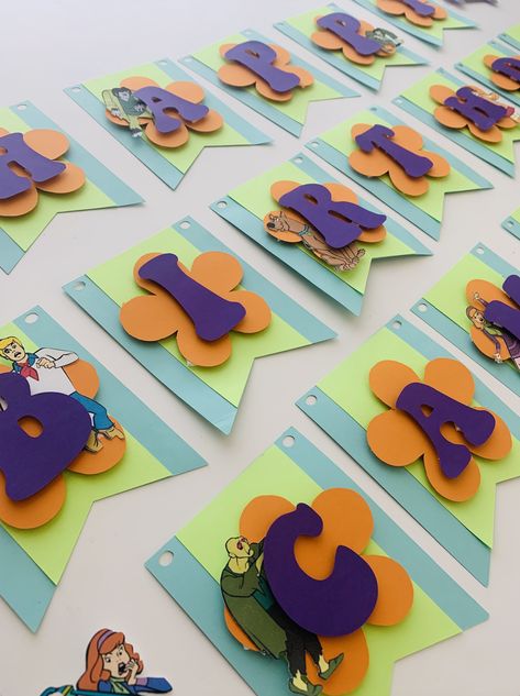 Scooby Doo Crafts Diy, Diy Scooby Doo Birthday Party Ideas Decorations, Scooby Party Ideas, Scooby Doo Two Birthday, Scooby Doo Birthday Decorations, Scooby Doo Halloween Decorations Diy, Scooby Doo Birthday Party Decorations, Scooby Birthday Party, Scooby Doo Party Games