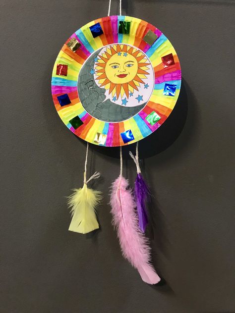 Sun and moon dream catcher using paper plate Dream Catcher Paper Plate, Popsicle Dream Catcher, Forest School Dream Catcher, Dream Catcher Activity, Moon Shaped Dream Catcher, Paper Plates, Craft Activities, Dream Catcher, Home Decor