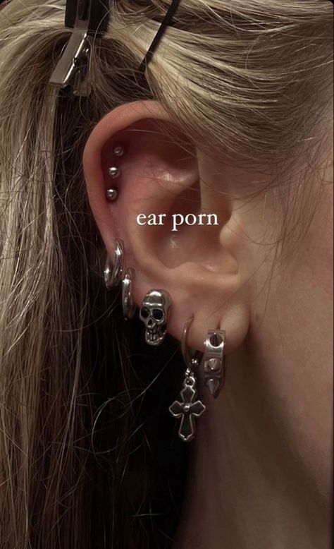 Pinterest Ears, Ušný Piercing, Elf Halloween, Elven Costume, Gown Outfit, Ear Piercings Chart, Piercing Inspo, Cool Ear Piercings, Pretty Ear Piercings