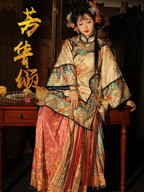 Qing Dynasty Hanfu, Chinese Cultural Clothing, Qin Dynasty Clothing, Ancient Chinese Clothing Woman, Ancient Chinese Fashion, Traditional Clothing Around The World, Ancient China Clothing, Royalty Clothing, Qing Dynasty Fashion