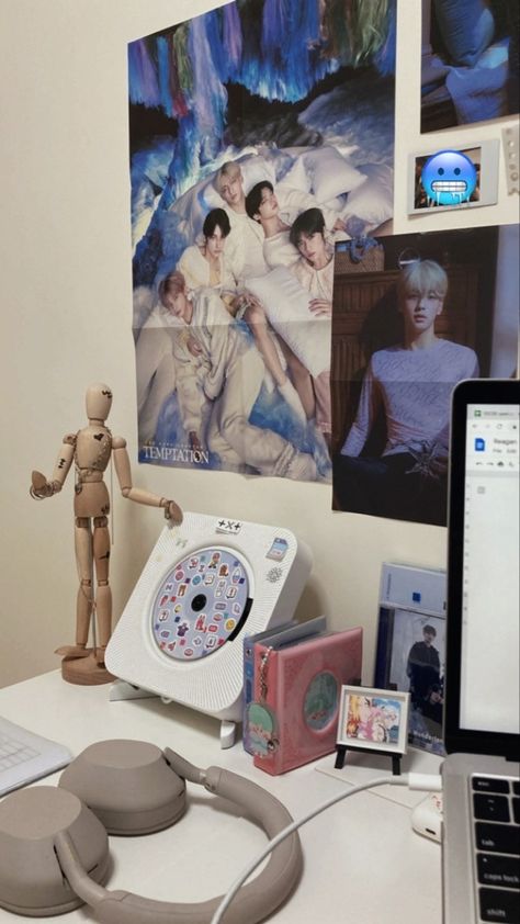 Txt Room, Room Organization Bedroom, Aesthetic Bedroom Decor, Aesthetic Room Ideas, Pinterest Room Decor, Anime Room, Room Desk, Room Goals, Cute Room Ideas