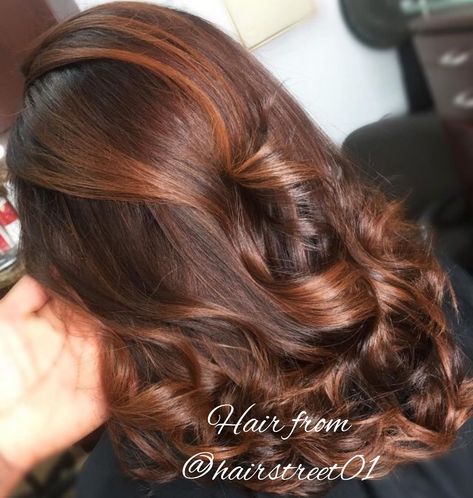 Hair Color Auburn Caramel, Dimension Highlights, Dark Caramel Highlights, Auburn Balayage, Brown Hair Shades, Brown Ombre Hair, Dark Caramel, Dark Auburn, Silver Hair Color