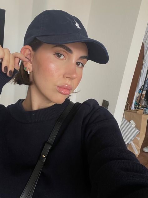 #hairstyle #cap #headwear #ralphlaurenwomensclothing #ralphlaurencap Polo Hat Outfit Women, Ralph Lauren Cap Outfit, Short Hair Baseball Cap Style, Polo Hat Outfit, Cap Short Hair, 2024 Fits, Ralph Lauren Cap, Ralph Lauren Womens Clothing, Inspo Hair