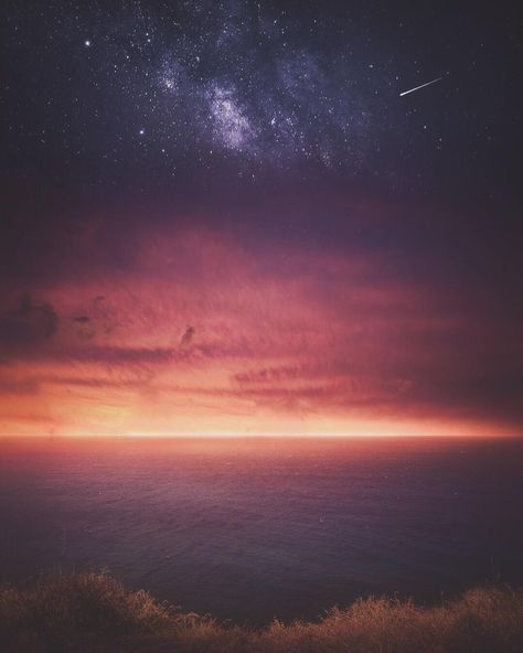 A Temperamental Twilight Sky Lennox Head Australia [OC] [Composite] [1080x1350] Dusk Court, Dusk Sky, Twilight Sky, Candle Jar, Warrior Cat, Sky And Clouds, Soy Wax Candle, Beautiful Sky, Wax Candle