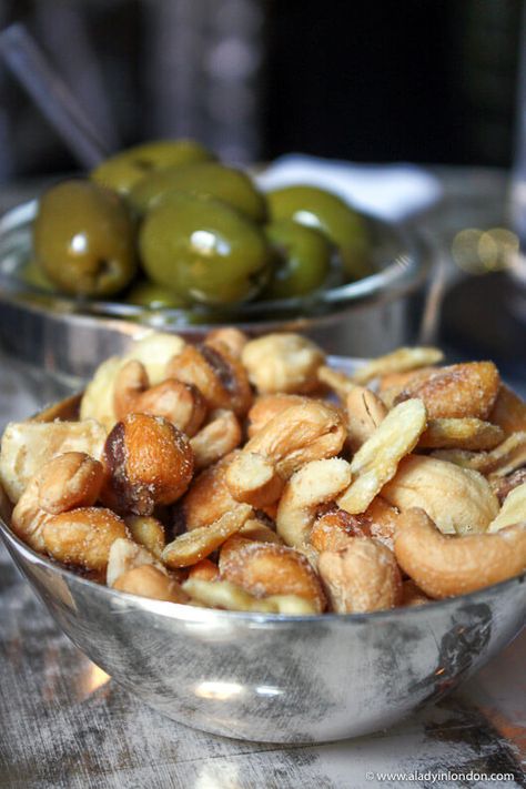 Bar nuts and olives at The Connaught hotel bar in London are great. This review of The Connaught Bar in London will show you what the famous bar at The Connaught hotel in London is like. David Collins’ Connaught Bar is a work of art. The Connaught hotel bar is worth a trip. #bar #london Bar Snacks Cocktail, Fancy Bar Food, Wine Bar Food Menu Ideas, Elevated Bar Food, Upscale Bar Food, Bar Snacks Pub, Pub Snacks, Bar Nuts, Pub Snack