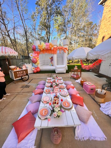 Outside Picnic Party, Preppy Picnic Birthday Party, Picnic Birthday Party Ideas For Kids, Picnic Events, Picnic Style Party, Preppy Picnic, Pop Up Picnic, Picnic Company, Low Seating