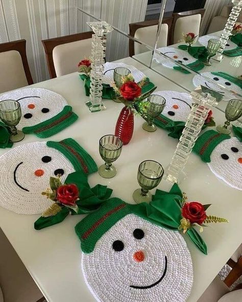 Christmas Table Mats, Hanging Plants Diy, Crochet Christmas Stocking, Crochet Xmas, Crochet Christmas Ornaments, Christmas Crochet Patterns, Hanging Plants, Christmas Crochet, Christmas Table