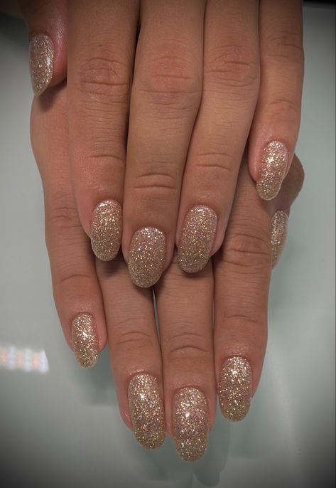 Gold Glittery Nails Acrylic, Cute Gold Nails Short, Bridal Nails Gold Glitter, Gold Sparkle Nails Short, Natural Nails With Gold Glitter, Gold Sequin Nails, Gold Nails Shimmer, Subtle Gold Glitter Nails, All Glitter Nails Short