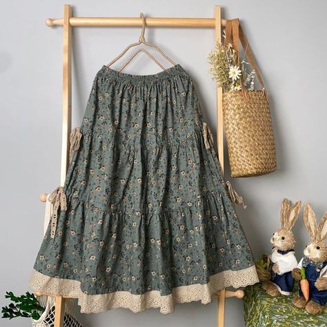 Nice jacket cut a bit wide Cottagecore Clothes, Cottagecore Outfits, Plaid Pleated Skirt, Aline Skirt, Y2k Aesthetic Outfits, Mori Girl, Chiffon Skirt, Green Skirt, Types Of Skirts