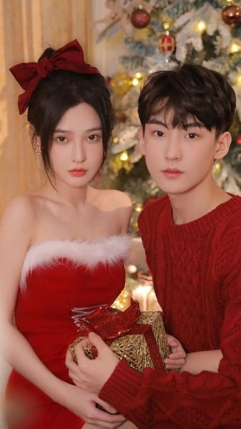 Capcut: nc_yennn Christmas Couple Poses, Humans Reference, Model Pose Reference, Couple Poses Ideas, Christmas Poses, Beauty Killer, Korean Wedding Photography, Cute Couple Dp, Nostalgic Art