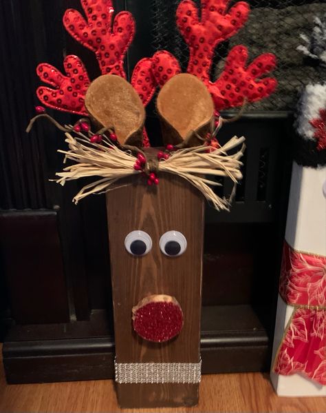 Wooden Christmas Decor, Christmas Ideas For Kids, Rudolph Christmas, Leap Frog, Googly Eyes, Wooden Christmas, Wood Glue, Wood Slices, Learning Tools