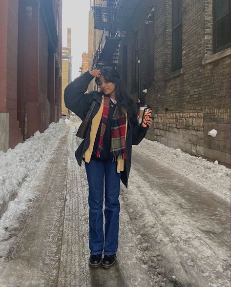 Ysabelle Wallace Outfits, Winter Fits New York, Winter Fits 90s, Flea Market Outfit Winter, Cute Winter Outfits Nyc, November Outfits 2023, Cold Winter Layering Outfits, How To Dress For Cold Weather, Ireland Outfits Winter