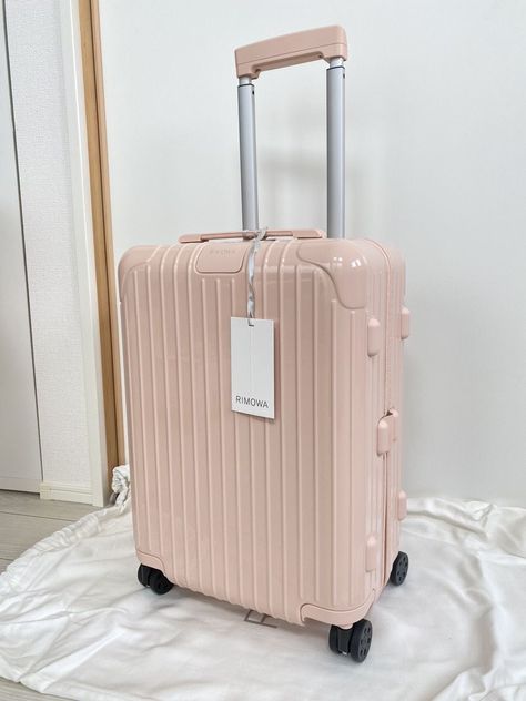 Rimowa Essential, Rimowa Luggage, Pink Suitcase, Pink Luggage, Cute Luggage, Cute Mini Backpacks, Yoga Inspo, My Style Bags, Luxury Bags Collection