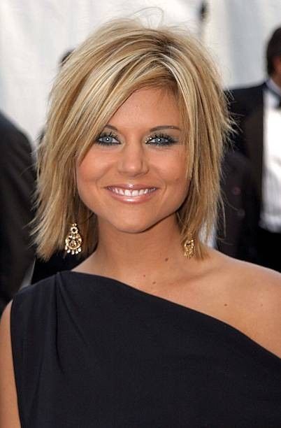 Tiffany Amber Thiessen Hairstyles, Tiffani Amber Thiessen Hair, Tiffany Thiessen, Tiffany Amber Thiessen, Medium Shaggy Hairstyles, Tiffany Amber, Tiffani Amber Thiessen, Blonde Highlights On Dark Hair, Tiffani Thiessen