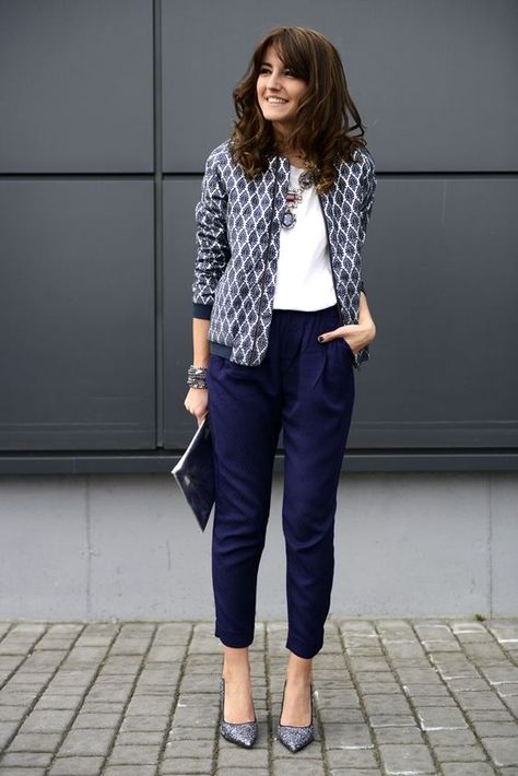 navy cropped pants, a white top, a printed blue blazer and printed heels for a bold work outfit Office Woman Outfits, Formal Business Attire, Elegant Work Outfits, Stile Casual Chic, Summer Work Outfits, Business Outfit, Casual Work Outfits, Womens Fashion For Work, Work Outfits Women