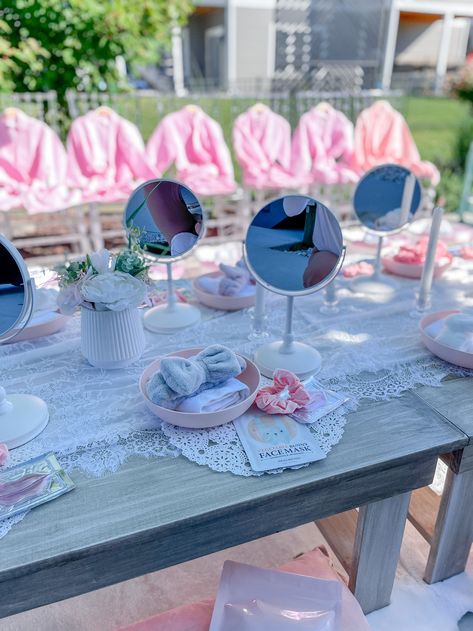 Spa Table Ideas, Spa Picnic Party, Spa Party Set Up Ideas, Spa Table Set Up, Birthday Party Spa Ideas, Sorority Spa Night, Unicorn Spa Birthday Party, Spa Party Backdrop Ideas, Skincare Party Ideas