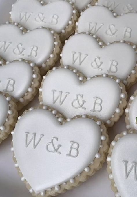 Initial Cookies, Pearl Cupcakes, Wedding Cookies Decorated, Pearl Bridal Shower, Wedding Shower Cookies, Engagement Cookies, Cookies Wedding, Bright Wedding Colors, Wedding Cake Cookies