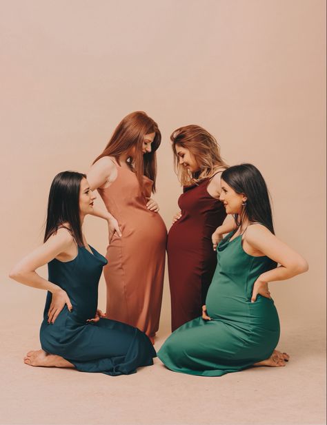 Group Of Pregnant Women, 3 Pregnant Friends, Group Maternity Photoshoot, Maternity Photography Friends, Pregnant Best Friends Pictures, Best Friends Pregnant Together, Friends Maternity Photoshoot, Friends Pregnant Together, Sister Maternity Pictures