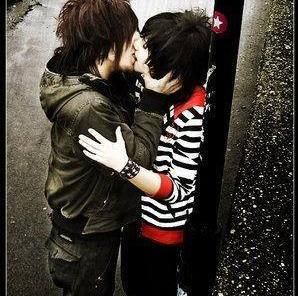 I wish this would happen with me and my crush...but I already know that won't happen.... she probably don't like me like that- B Guy Liner, Emo Scene Boys, Cute Emo Couples, Cute Emo Guys, Emo Couples, Emo People, Emo Love, Scene Boys