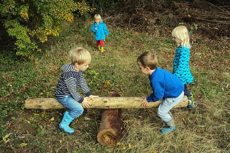 Montessori Forest Schools - The Best of Both Worlds? Forest School Pallet Ideas, Forest School Structures, Forest School Playground, Forest School Ideas Outdoor Play, Forest School Areas, Forest School Area, Schools Uk, Forest School Ideas, Forest Play