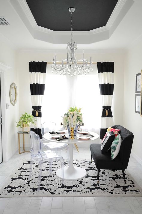 Botanical Dining Room, Black And White Dining Room, Glam Dining Room, Chic Dining Room, Black And White Living Room, Dining Room Curtains, Dining Room Remodel, Sala Grande, Dining Room Spaces