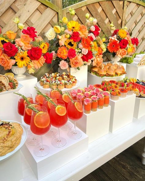 Brunch Setup Ideas, Brunch Setup, Brunch Birthday Party, Grad Party Theme, Creative Catering, Brunch Decor, Bridal Shower Inspo, Birthday Dinner Party, Grad Party Decorations