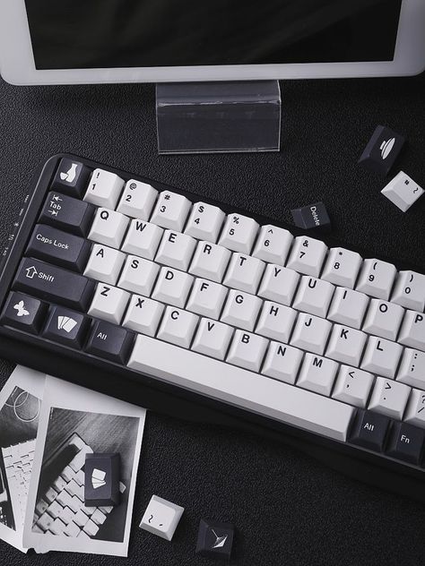 White Keycaps, Diy Mechanical Keyboard, People Come And Go, Unique Desks, Key Caps, Study Areas, Pc Setup, Room Setup, Desk Setup