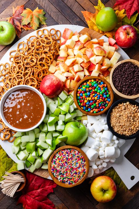 Carmel Apple Charcuterie, Caramel Apple Board, Caramel Apple Charcuterie, Caramel Apple Charcuterie Board, Apple Charcuterie Board, Apple Board, Caramel Apple Bites, Apple Bites, Caramel Apple Bars