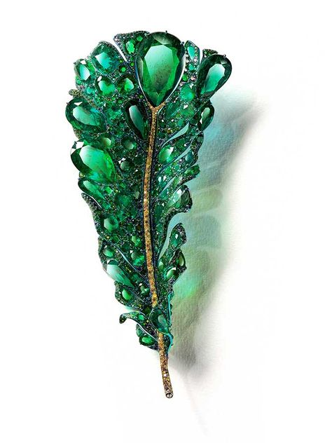 Cindy Chao Plumule feather brooch Cindy Chao, Green Brooch, Dior Earrings, High Fashion Jewelry, Luxury Jewelry Brands, Emerald Earrings, Gold Price, Fancy Color Diamonds, High Jewelry