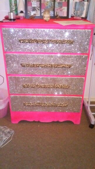 I made this for my room with glitter and spray paint:)-ashton Diy Glitter Paint For Walls, Mirror Projects, Glitter Furniture, Chest Of Drawers Makeover, Glitter Room, Glitter Spray Paint, Silver Spray Paint, Bling Ideas, Cheap Diy Home Decor