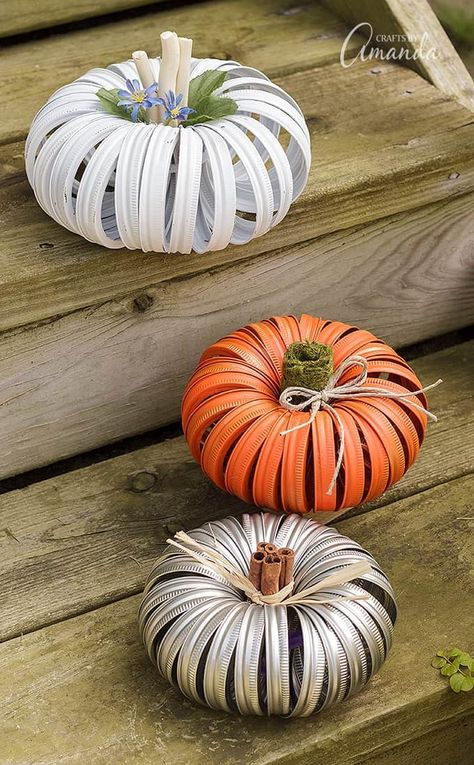 I know you've seen the adorable mason jar lid pumpkins around. They're a great way to add a little fall to your home decor and it's perfect for recycling your used canning lids. Jar Lid Pumpkins, Diy Pumpkin Crafts, Mason Jar Halloween Crafts, Mason Jar Lids Crafts, Jar Lid Crafts, Mason Jar Pumpkin, Fall Mason Jar Crafts, Diy Pumpkins Crafts, Halloween Mason Jars