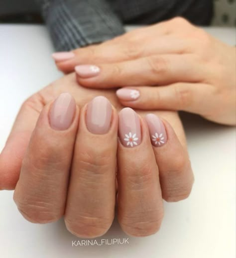 30 Cute Spring Wedding Nails: The Perfect Touch for Your Day Makeup Nails Designs, Subtle Nails, Minimal Nails, Flower Nail Designs, Nail Tattoo, Salon Design, Dream Nails, Pretty Acrylic Nails, Floral Nails