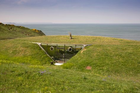 Earth Homes: 7 Hidden Properties Around the World | Architectural Digest Earth Integrated House, Earth Homes Underground, Curved House, Earth Ships, Turf Roof, Earth Houses, Hobbit Holes, Dream Homestead, Underground Living