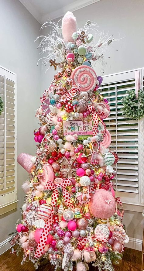 Candy Land Tree Topper Ideas, Sugarplum Christmas, Christmas Candyland, Pink Wednesday, Diy Valentines Day Wreath, A Pink Christmas, Candy Christmas Tree, Pretty Christmas Decorations, Candy Tree