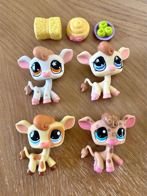 Littlest Pet Shop LPS Authentic Cow Lot #476 #918 #970 #2307 with accessories My Littlest Pet Shop, Lps Accessories, Lps Pets, Sylvanian Families, Littlest Pet Shop, Lps, Pet Shop, Cow, Pet