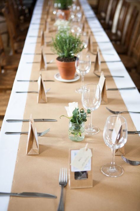 rustic kraft paper wedding table runner / http://www.himisspuff.com/wedding-table-centerpieces-runners/7/ Diy Wedding Flower Centerpieces, Wedding Favor Table, Paper Table Runner, Diy Wedding Table, Table Runner Diy, Diy Confetti, Deco Champetre, Table Favors, Kraft Paper Wrapping