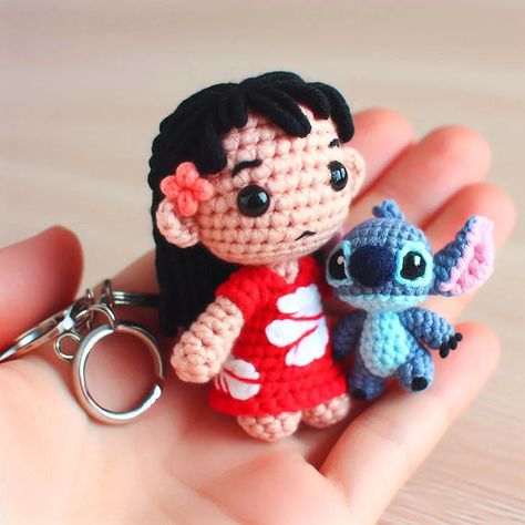 Lilo & Stitch Amigurumi Keychain: A Fun and Portable Crochet Project Easy Crochet Characters, One Piece Crochet Amigurumi, Crochet Lilo And Stitch Keychain Free Pattern, Stitch Disney Crochet Pattern, Couple Keychain Crochet Ideas, Stitch Amigurumi Free Pattern, Stitch Crochet Pattern Free, Crochet Lilo And Stitch, Lilo And Stitch Crochet