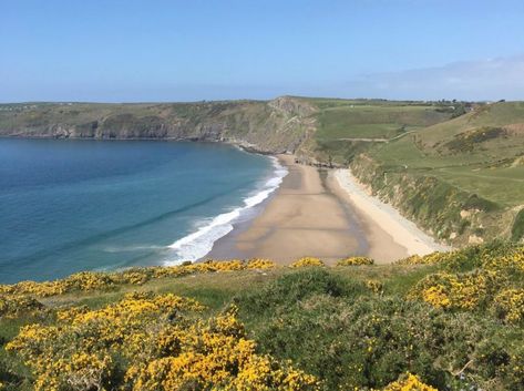 Llyn Peninsula North Wales, Welsh Beaches, Wales Travel, Beach Bucket, Travel Uk, Pretty Beach, Uk Holidays, Snowdonia, Rock Pools