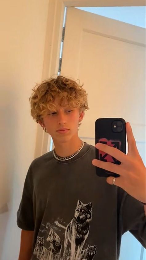 Blond Curly Mullet, Ice Cream Cut Hair Boy, Blonde Boy Hair Styles, Dirty Blonde Hair Boy, Blond Curly Hair Boy, Hot Blonde Guys With Fluffy Hair, Blonde Fluffy Hair Boy, Blonde Curly Hair Men, Blonde Curly Hair Boy