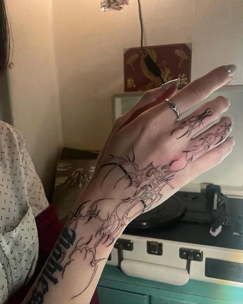 Paznokcie Hello Kitty, Sigil Tattoo, Pretty Hand Tattoos, Sharpie Tattoos, Tattoos Geometric, Knee Tattoo, Elegant Tattoos, Dope Tattoos, Simplistic Tattoos